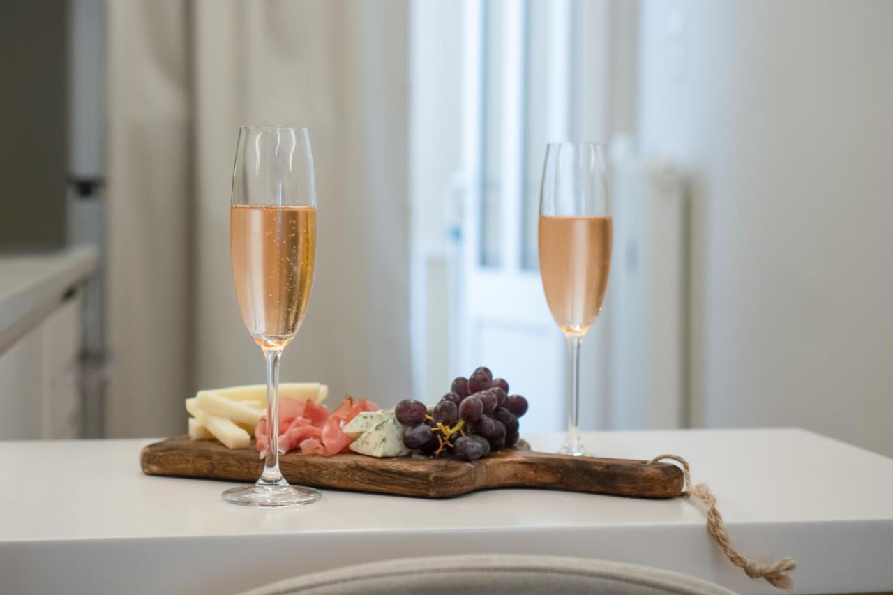 Elegant Suite - Пірей Екстер'єр фото